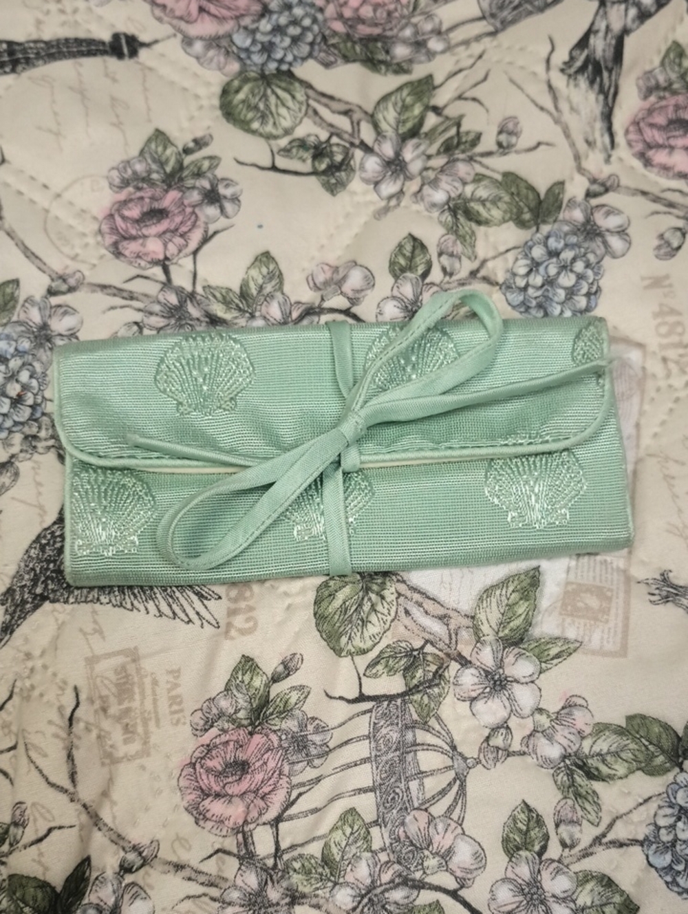 Vintage Mint Green Embroidered Shell Cosmetic Mini Pouch
